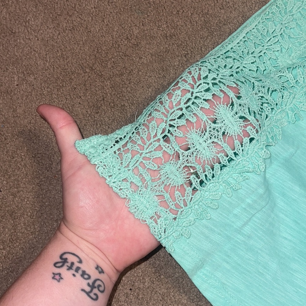 Beautiful Mint Top - Picture 2 of 4